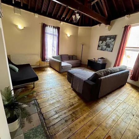 Spacious 2-bed